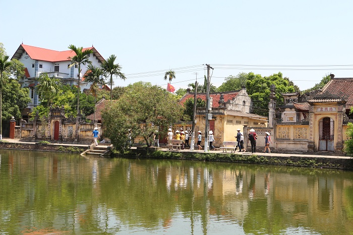 nom village close to hanoi pond